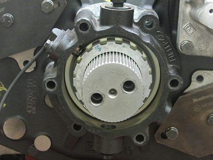_Graphics/Web/TRSM0940_Auxiliary Section Disassembly Step 1.png